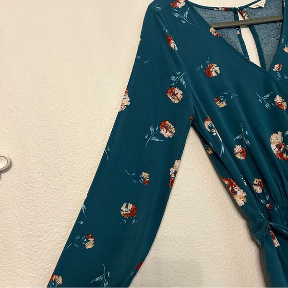 Aeropostale Long Sleeve Floral Wrap-Front Romper Size Small - Picture 14 of 16